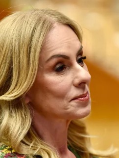 Mulher de Alexandre de Moraes diz não ter recebido mensagem atribuída ao banqueiro Daniel Vorcaro mulher-de-alexandre-de-moraes-diz-nao-ter-recebido-mensagem-atribuida-ao-banqueiro-daniel-vorcaro
