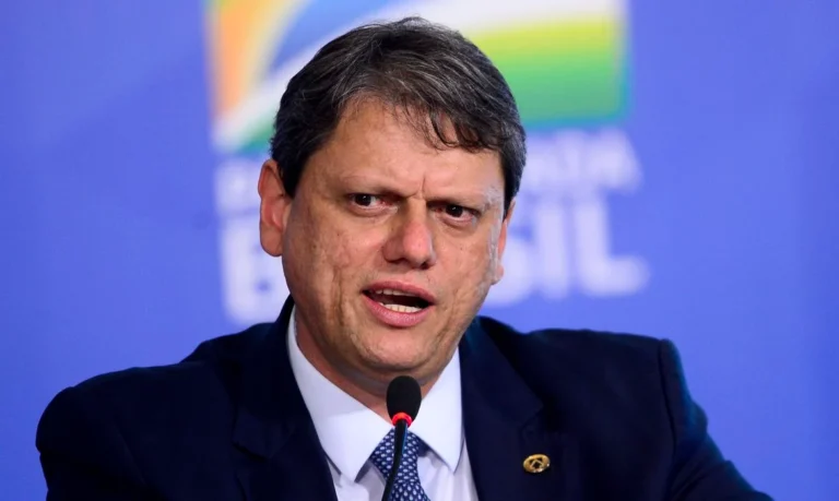 Tarcísio de Freitas promove distanciamento do PL e de Flávio Bolsonaro na definição da candidatura a vice de São Paulo tarcisio-de-freitas-promove-distanciamento-do-pl-e-de-flavio-bolsonaro-na-definicao-da-candidatura-a-vice-de-sao-paulo