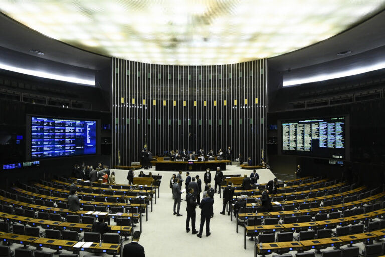 Câmara dos Deputados nomeia relator da PEC do fim da escala 6×1 e instala comissão especial para debater jornada de trabalho