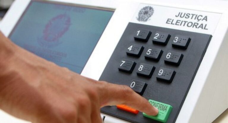 Pesquisa Atlas/Bloomberg aponta empate técnico entre Flávio Bolsonaro e Lula no segundo turno