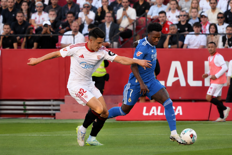 Vini Jr marca em vitória do Real Madrid sobre o Sevilla com assistência de Mbappé