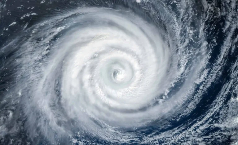 Ciclone-bomba chega ao Sul do Brasil nesta sexta-feira e coloca seis estados em estado de alerta com ventos de até 100 km/h